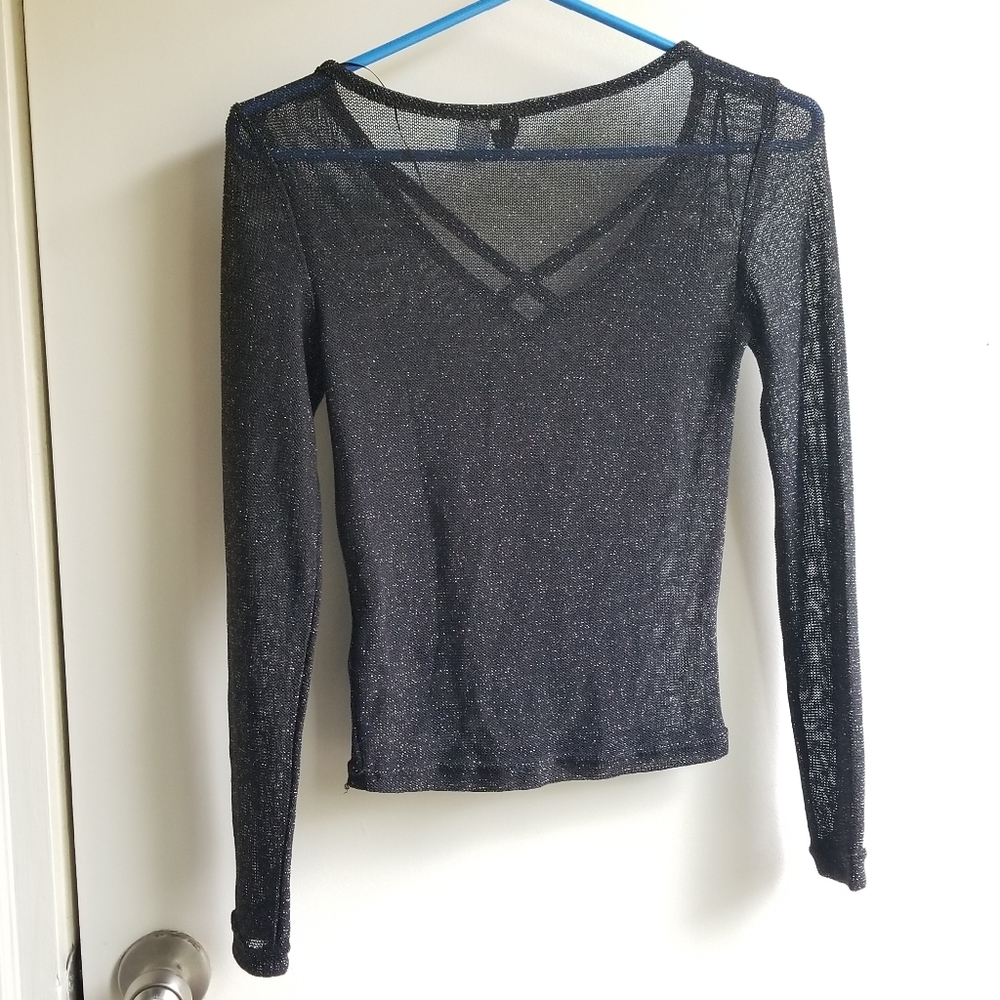 Nwot Black/gold vneck criss cross long sleeved top